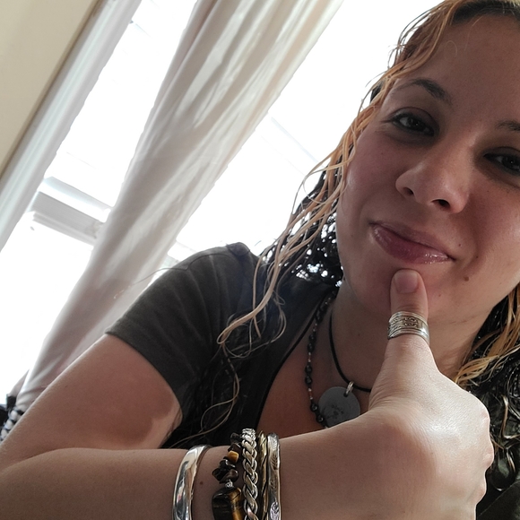 Meet your Posher, Angie - Picture 4 of 7